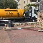פתיחת סתימת ביוב עקב מגבונים בניין משותף ברעננה
