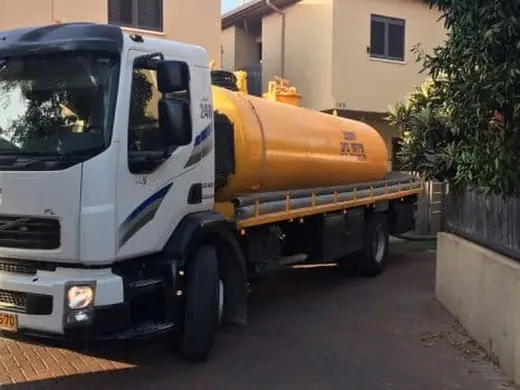 הביובית של יוחננוב שירותי ביוב בעבודה