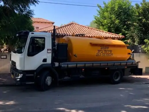 הביובית של יוחננוב שירותי ביוב בעבודה