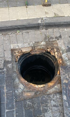 שאיבת בור שומנים במרכז מסחרי בנתניה